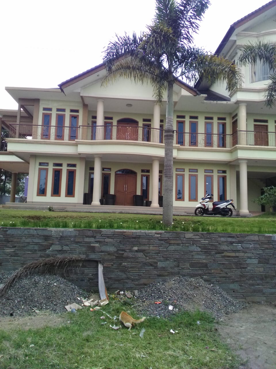 Villa Bagasta Istana Bunga Kolam Renang