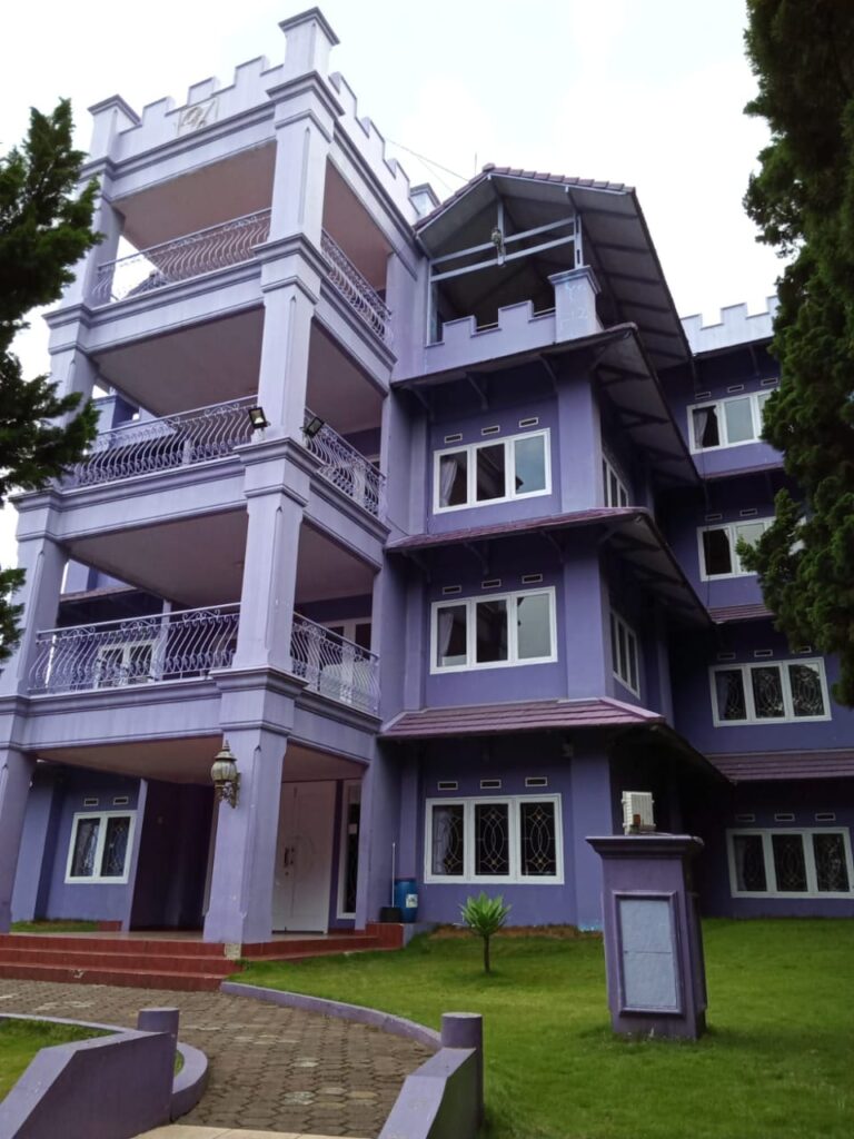 Villa ungu istana bunga lembang bandung